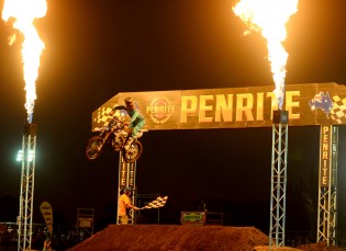 Dan Reardon / CDR Yamaha - 1st overall 2015 Round 2 / Class : SX1 Australian Supercross Championship Jimboomba QLD 17th October 2015 © Sport the library / Jeff Crow